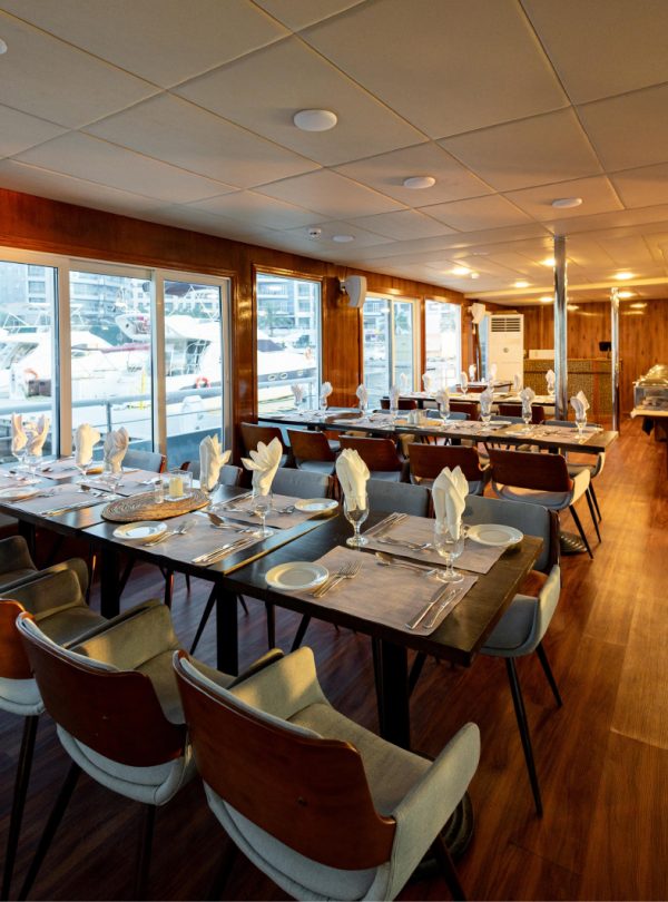 23. INSIDE - LOWER DECK 3 [VER]