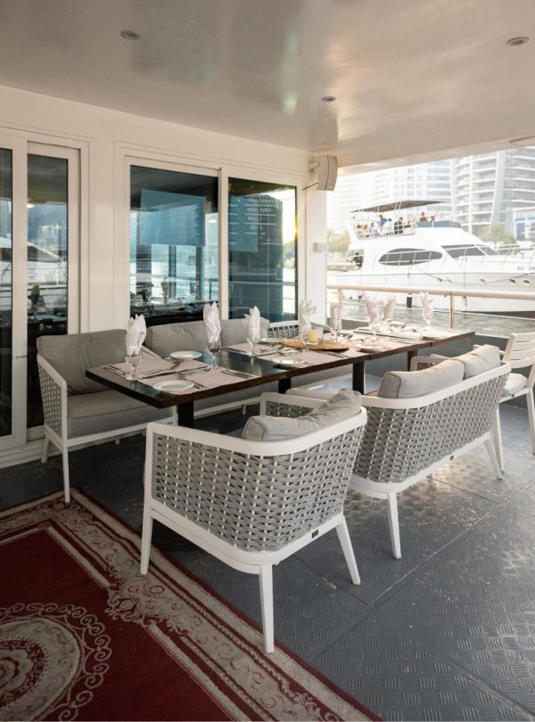 29. INSIDE - LOWER DECK FRONT SECTION 4 [HOR]